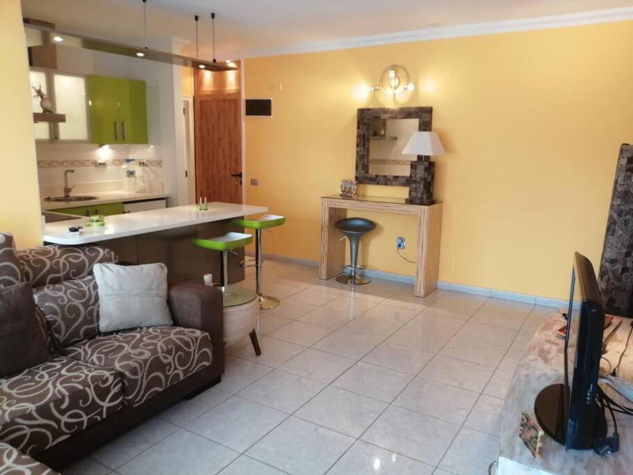 Casa Lucia Apartment Арона Екстериор снимка