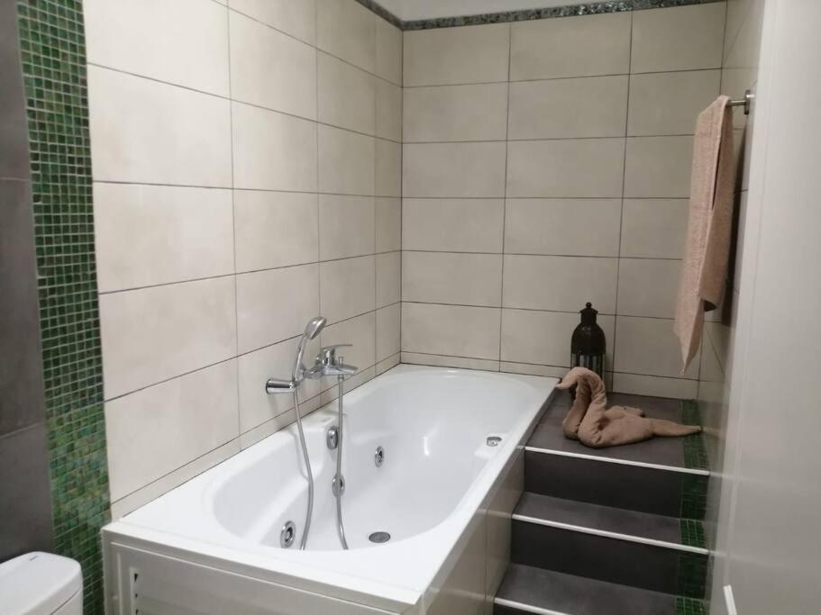 Casa Lucia Apartment Арона Екстериор снимка